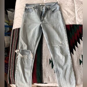Abercrombie & Fitch light wash distressed high rise ankle jeans, size 28/6